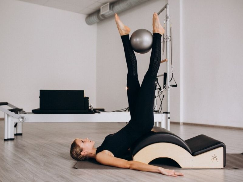 Lưu ý khi thực hiện bài tập Pilates không dụng cụ