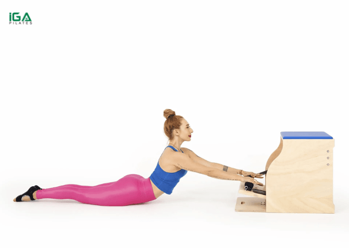 Bài tập Chim ưng bay trên Ghế Wunda Pilates