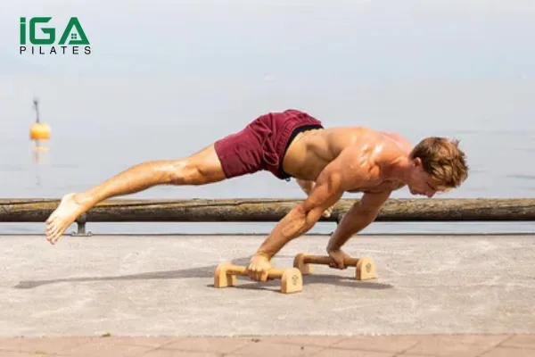 Tập Straddle Planche để hỗ trợ One Arm Planche