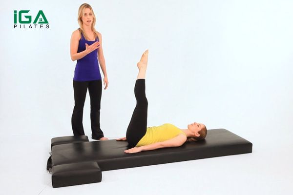 Hướng dẫn thực hiện bài tập Pilates Corkscrew