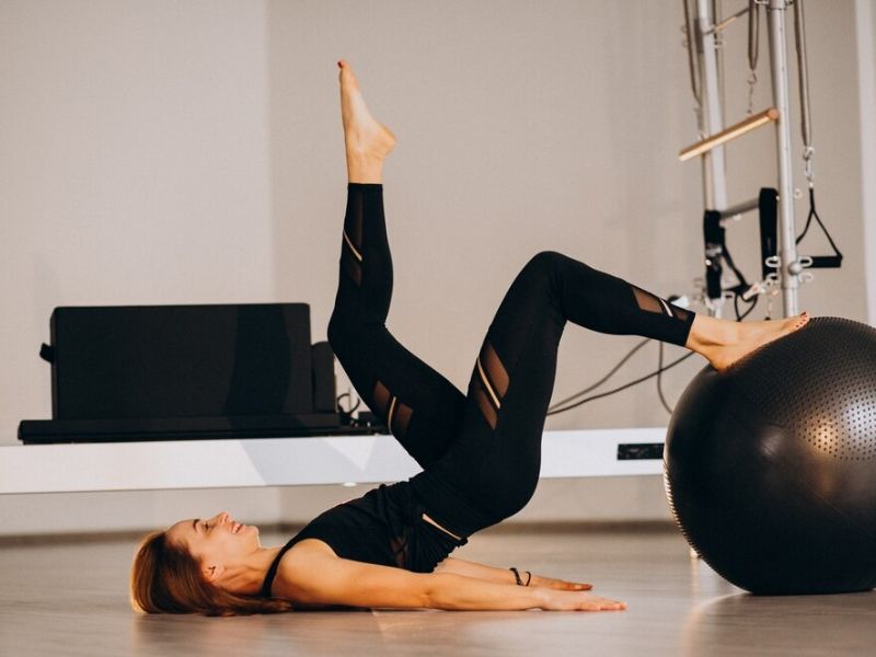 Hướng dẫn thực hiện một số bài tập giảm cân Pilates phổ biến và hiệu quả