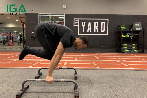 Tập Tuck Planche cần khỏe và giữ thăng bằng tốt 