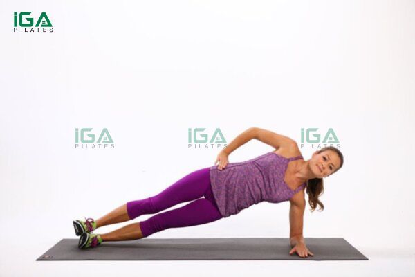 bai-tap-side-plank-with-rotation.jpg