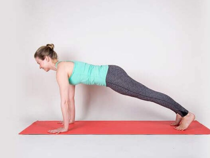 Plank Pose tăng cường sức mạnh và độ dẻo dai cho cơ bụng, cơ lưng và cơ mông