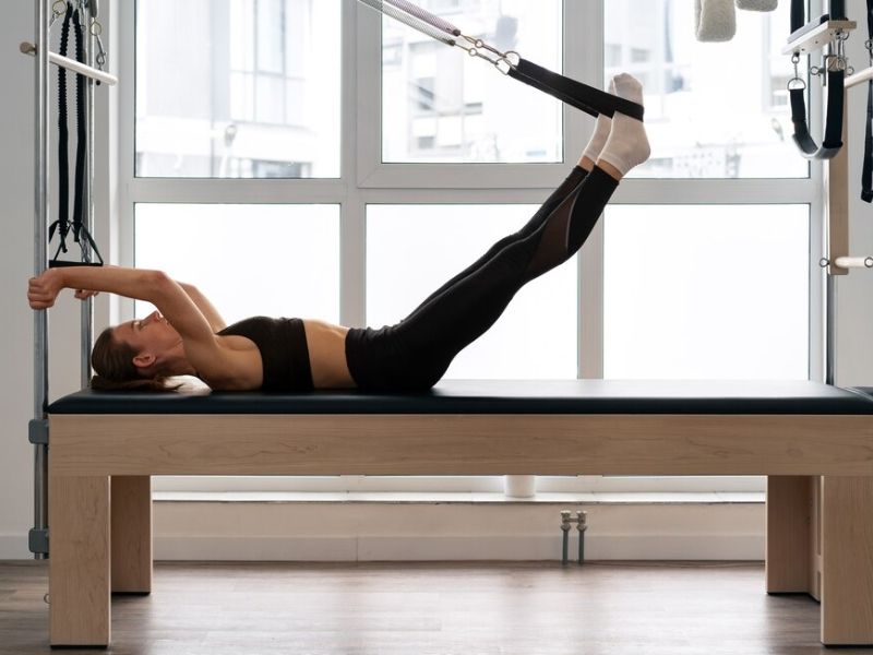 Máy tập IGA Pilates giúp người bắp tay thon gọn nhanh chóng và hiệu quả