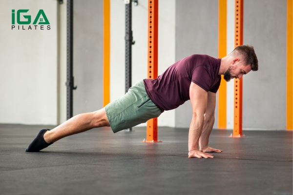 Plank - Chống đẩy bài tập calisthenics tại nhà giúp xây dựng sức mạnh cốt lõi