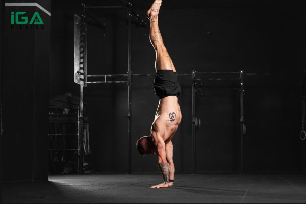 Handstand Push-up: "Chống đẩy trồng chuối" - Thử thách đỉnh cao cho người dũng cảm