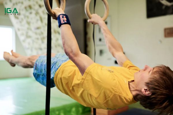 Front Lever – một trong những bài tập thể hình đòi hỏi sức mạnh, sự kiểm soát cơ thể tuyệt đối