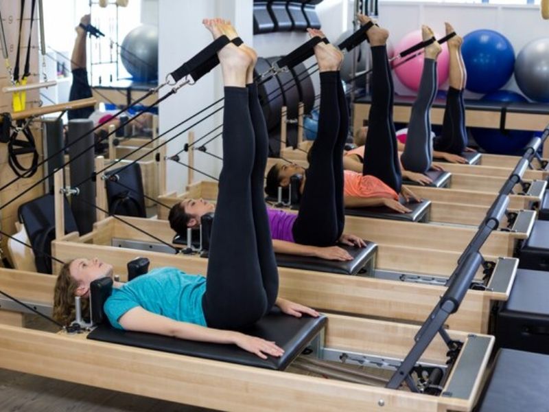 Khi lựa chọn giường tập Pilates cần chú ý về chất liệu, kích thước cùng phụ kiện