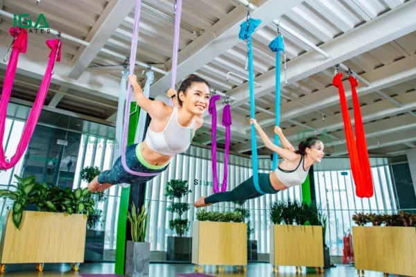 gym-giup-ban-cam-thay-manh-me-con-yoga-giup-ban-cam-thay-du-day-tu-ben-trong.webp