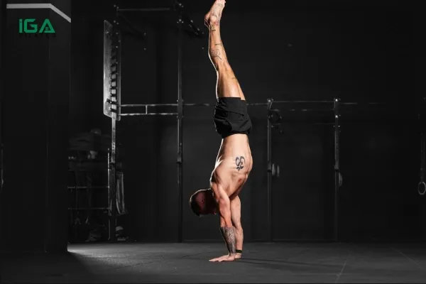 Handstand Push Up với chống đẩy truyền thống có gì khác nhau?