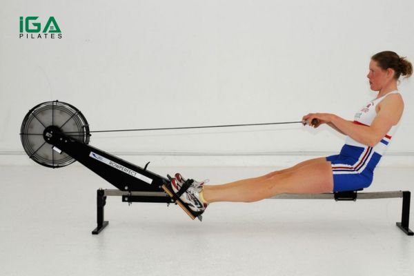 Rowing Machine Sprints là bài tập cường độ cao trên máy chèo thuyền