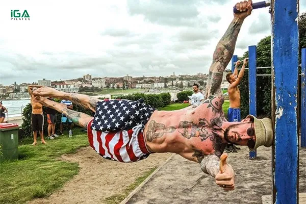 Human Flag một tay (One Arm Human Flag)