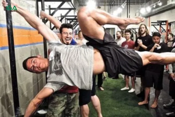 Human Flag gập gối