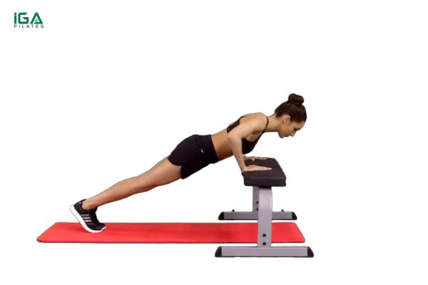 Hướng dẫn thực hiện Incline Push-up đúng cách