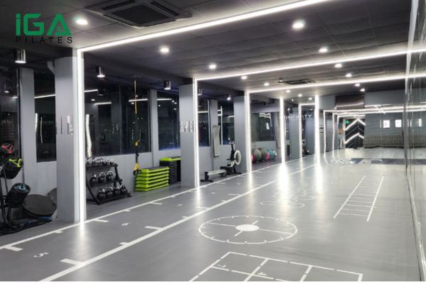 Không gian tập luyện tại Infinity Fitness Station được thiết kế hiện đại và sang trọng