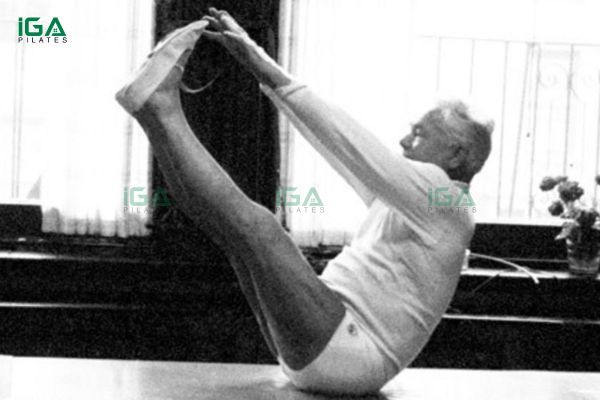 joseph-pilates-ban-biet-la-ai-chua.jpg