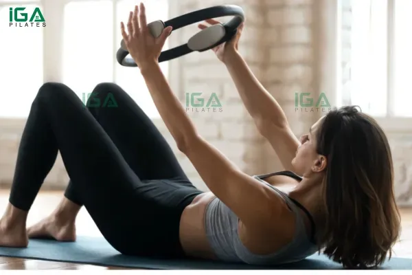 khoi-dong-truoc-khi-tap-pilates-giup-gat-bo-lo-au-cang-thang.webp