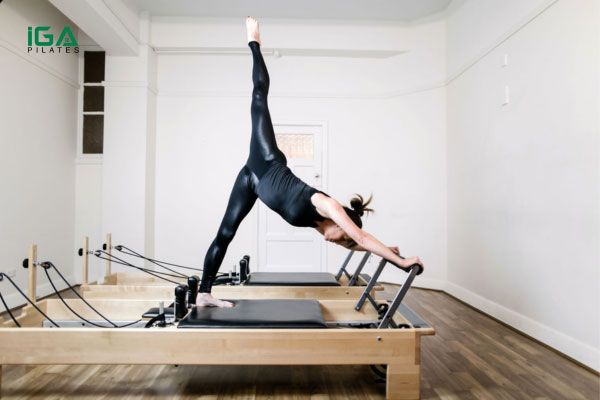 So sánh giữa tập Pilates và tập Gym