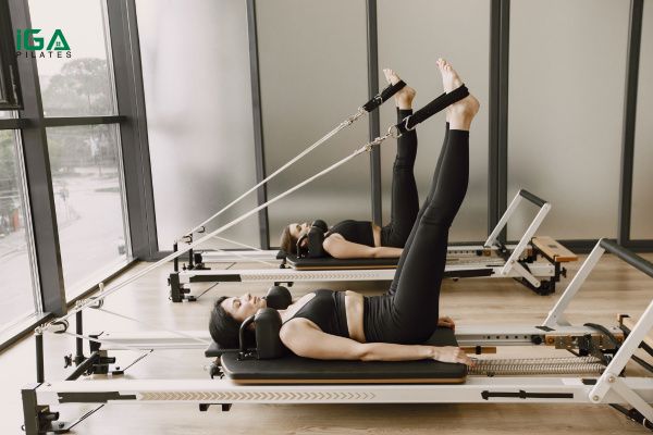 Leg Circles bài tập Pilates cho chân vòng kiềng