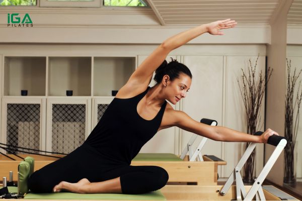 Side Bend bài tập Pilates cho chân vòng kiềng