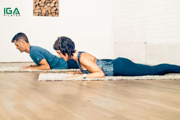 Bài tập Pilates Side Bend cho nam giới