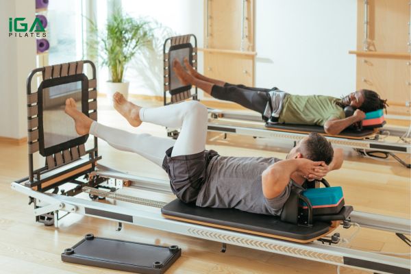 Pilates mang đến nam giới xây dựng sức mạnh cơ bụng và thúc đẩy quá trình giảm cân