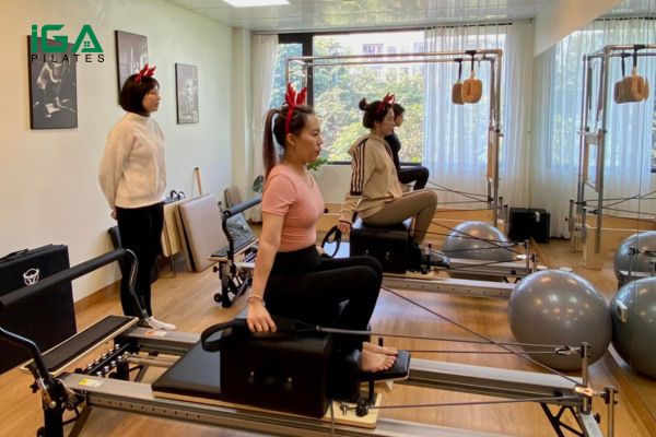 Pilates Zone cung cấp đa dạng khung giờ tập luyện, từ sáng sớm đến tối muộn