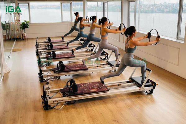 tap-pilates-deu-dan-giup-nang-cao-suc-khoe-tong-the-va-phong-ngua-nhieu-benh-ly-ve-xuong-khop.jpg