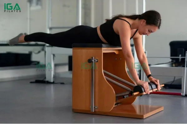 thiet-bi-pilates-wunda-chair-co-cau-tao-vung-chac-nhu-mot-chiec-ghe.webp