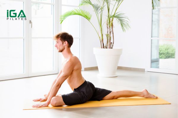 Tư thế bồ câu trong yoga giảm đau và căng thẳng ở lưng dưới