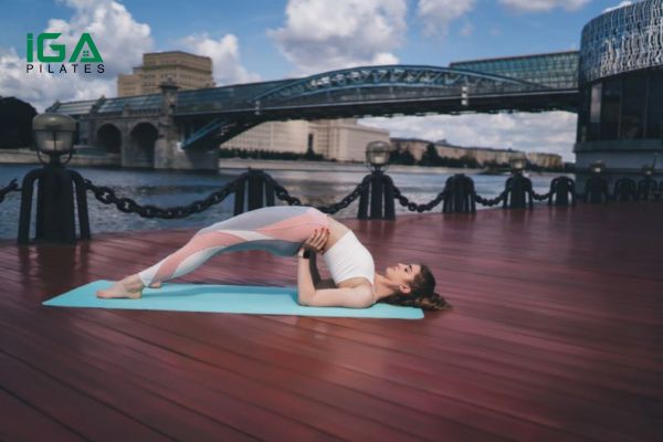 Tư thế cây cầu mở rộng (Vistarit Setu Bandhasana)