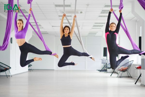 Yoga bay (Aerial Yoga) là gì? Khám phá bộ môn yoga dây trên không