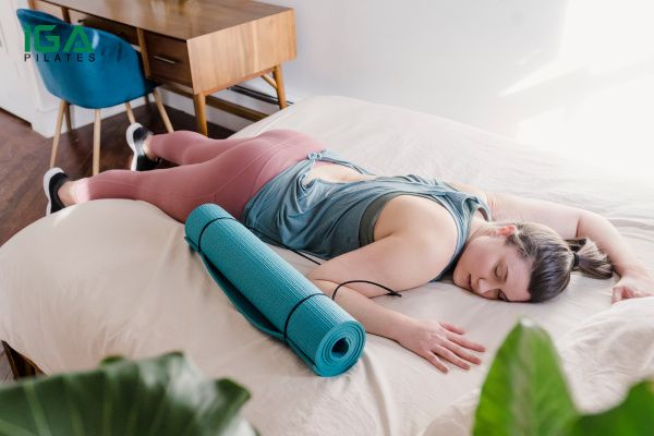 Tập yoga trên giường giúp cải thiện tâm trạng và chuẩn bị cho giấc ngủ ngon