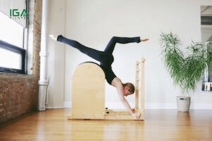 Bài tập Pilates với máy Lader Barrel