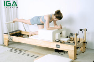 Bài tập Pilates với máy Reformer