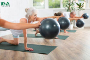 Tập Pilates với bóng