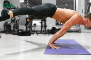 Straddle Planche