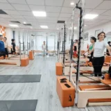 Pilates Reformer vân gỗ tần bì cách điệu sản phẩm chất lượng