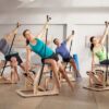 Ghế tập Pilates giúp tăng sự thăng bằng và ổn định cơ thể khi tập luyện