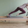 Bài tập Pilates Single Leg Knees Off giúp core khỏe, hông linh hoạt