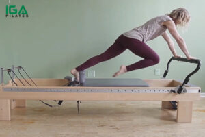 Bài tập Pilates Single Leg Knees Off giúp core khỏe, hông linh hoạt