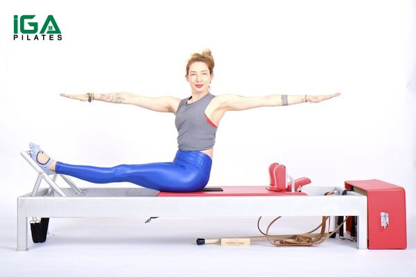 Bài tập Pilates Stomach Massage Twist giúp cải thiện core và tư thế