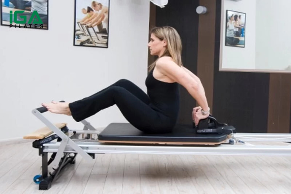 Biến thể Hands-Back Twist mở ngực, tăng ổn định vai và core