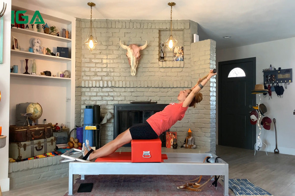 Giữ cột sống ổn định khi bắt đầu bài tập Flat Back