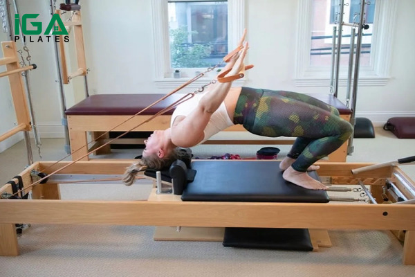 Lưu ý an toàn khi tập Pilates Headstand with Straps