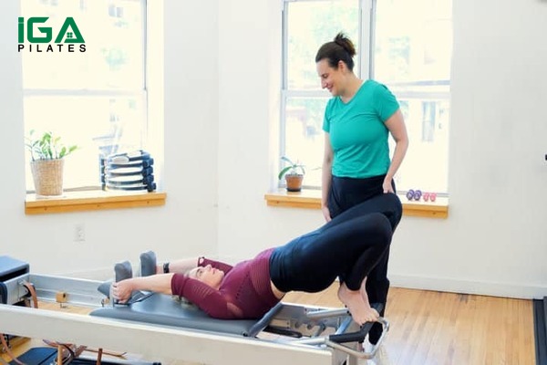 Bật mí bài tập Pilates Semi Circle trên Reformer đến với bạn đọc 11 Lưu ý: thở đều, chuyển động mượt, tránh dùng quán tính