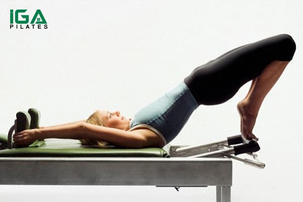 Bật mí bài tập Pilates Semi Circle trên Reformer đến với bạn đọc 2 Người ngồi nhiều, muốn dẻo dai và kiểm soát core nên tập Pilates Semi Circle
