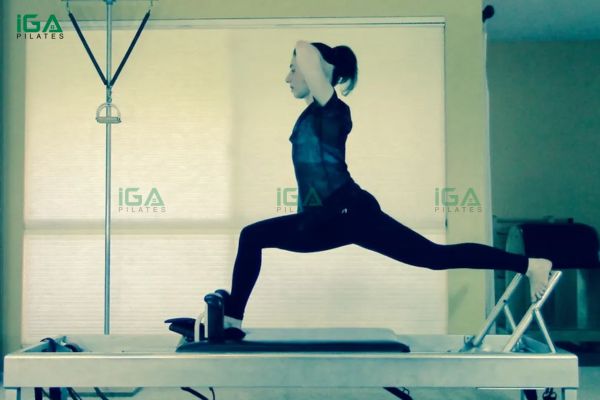 Hướng dẫn thực hiện bài tập Pilates Russian Squats trên Reformer 10 Bài tập này mang lại sự linh hoạt cho khớp gối đồng thời cải thiện độ bền của cơ bắp