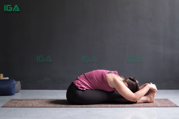 Top 10 bài tập yoga kéo dài chân hiệu quả tại nhà cho người mới bắt đầu 16 Bài tập yoga kéo dài chân phù hợp với mọi độ tuổi và thể trạng